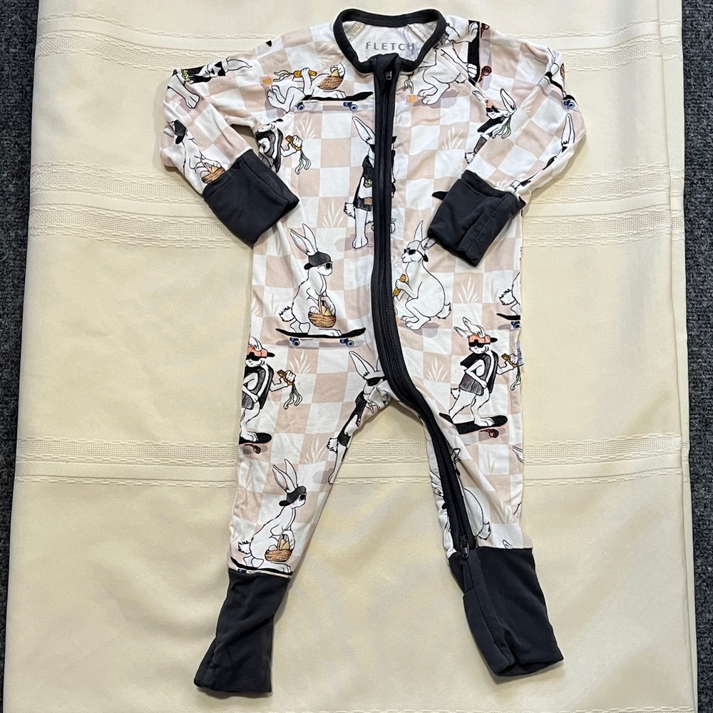 Fletch brand bamboo sleeper with skateboarding bunny Sz 3-6m EUC